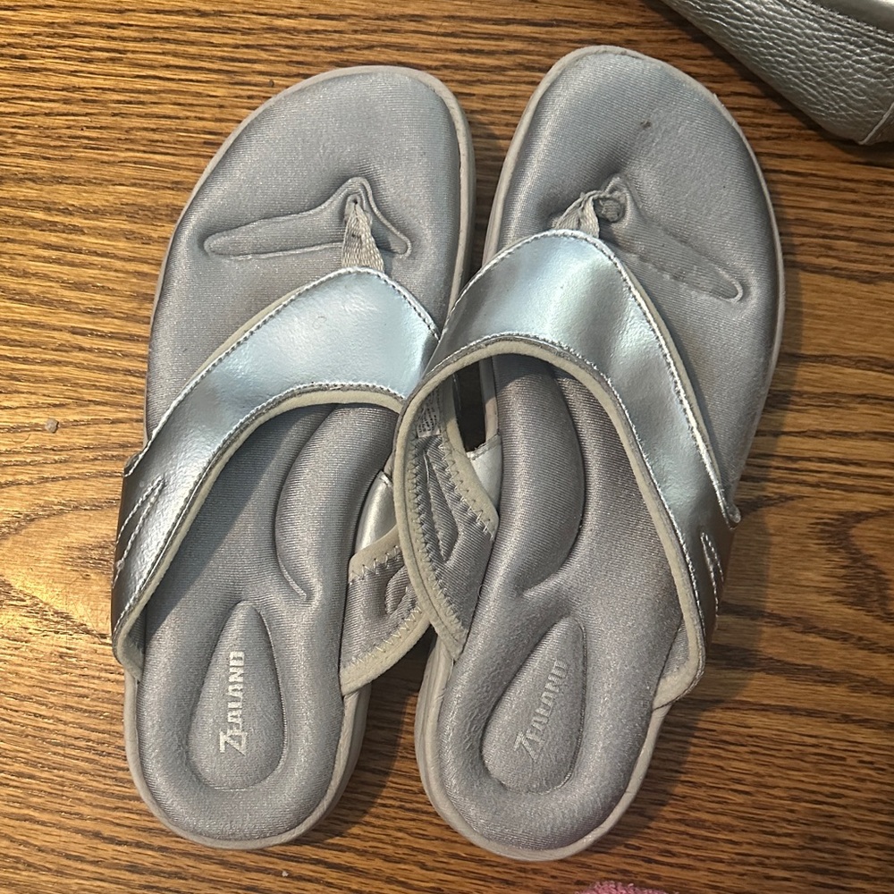 Zuliani Silver Metallic Women's Thong Sandals - Cushioned Comfort